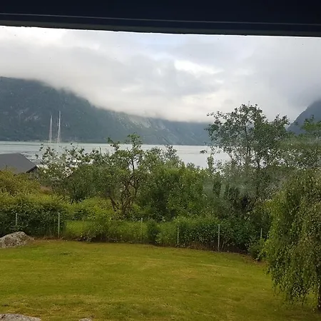 Inn Mauranger & Gjestehus *